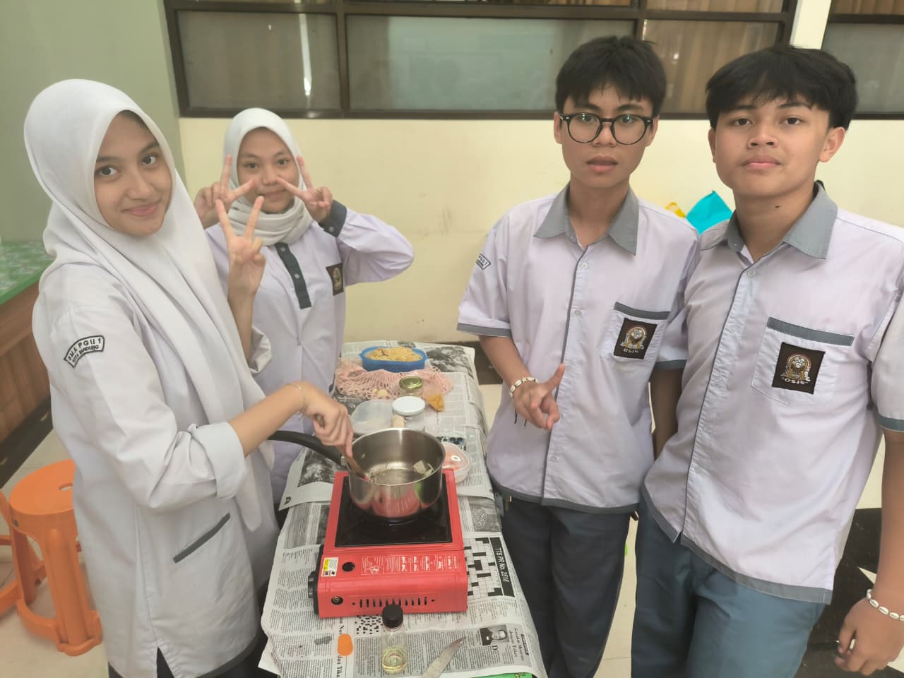 Praktik masak makanan internasional kelas XI-1 mapel PKWU